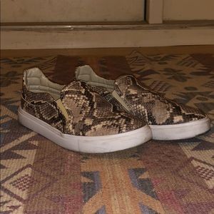 Steve Madden slip ons